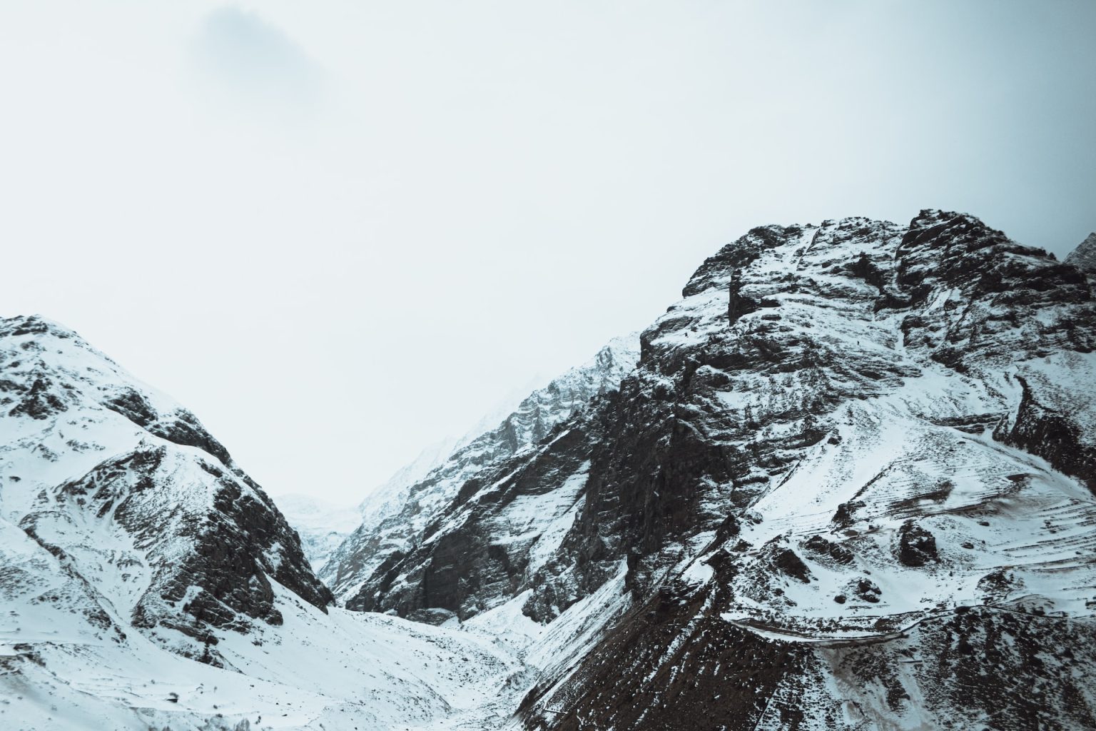 Een trekking door de Himalaya: kiezen voor een gids of een drager?